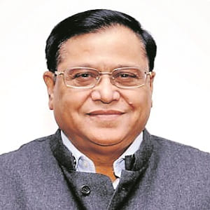 Dr VK Saraswat